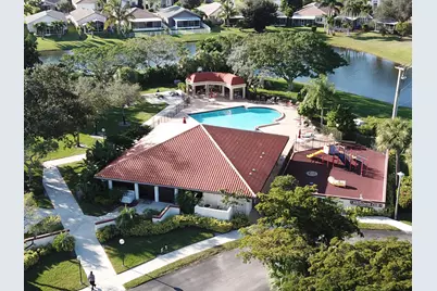 302 Liberty Court, Deerfield Beach, FL 33442 - Photo 16