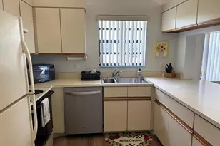 302 Liberty Ct, Deerfield Beach, FL 33442 - Photo 4