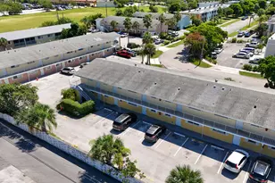 1501 Crescent Cir, Lake Park, FL 33403 - Photo 12