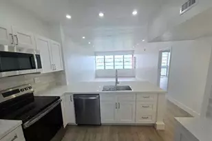 18555 NE 14th Ave, Miami, FL 33179 - Photo 8