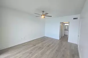 18555 NE 14th Ave, Miami, FL 33179 - Photo 20