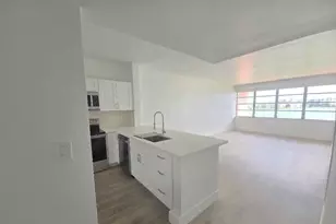 18555 NE 14th Ave, Miami, FL 33179 - Photo 2