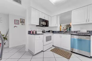 7301 Amberly Ln, Delray Beach, FL 33446 - Photo 4