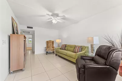 1047 Lincoln C, Boca Raton, FL 33434 - Photo 4