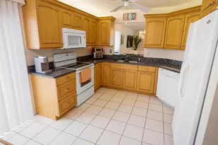 6776 SE Yorktown Dr, Hobe Sound, FL 33455 - Photo 12