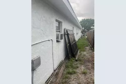 430 NW 12th Avenue, Boynton Beach, FL 33435 - Photo 2