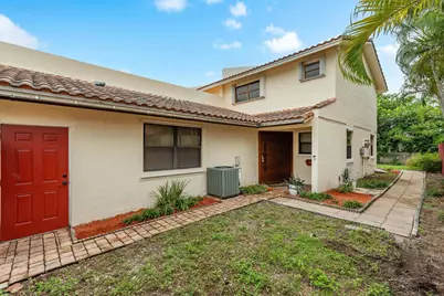 2530 NE 9th Street #1, Fort Lauderdale, FL 33304 - Photo 2