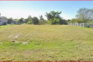 2106 NE 2nd St, Cape Coral, FL 33909 - Photo 1