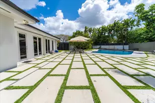 20100 NE 20th Ct, Miami, FL 33179 - Photo 4