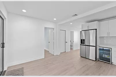 699 NE 40th Street, Oakland Park, FL 33334 - Photo 18