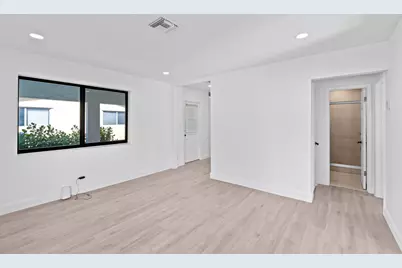 699 NE 40th Street, Oakland Park, FL 33334 - Photo 10