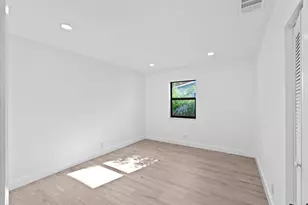 699 NE 40th St, Oakland Park, FL 33334 - Photo 22