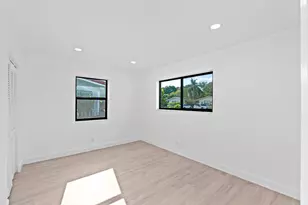 699 NE 40th St, Oakland Park, FL 33334 - Photo 20