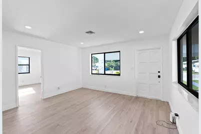699 NE 40th Street, Oakland Park, FL 33334 - Photo 8