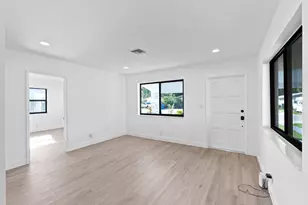 699 NE 40th St, Oakland Park, FL 33334 - Photo 8
