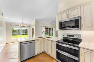 13053 Meadowbreeze Dr, Wellington, FL 33414 - Photo 14