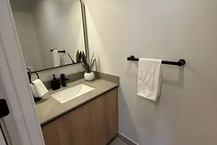 121 NE 5th St, Miami, FL 33132 - Photo 8