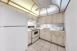 43 Windsor, West Palm Beach, FL 33417 - Photo 2