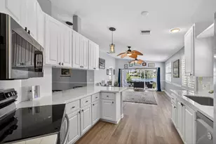 8557 SE Retreat Dr, Hobe Sound, FL 33455 - Photo 4