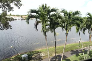 1100 Colony Point Circle Circle, Pembroke Pines, FL 33026 - Photo 2
