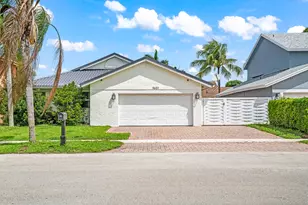 9651 SW 9th Ct, Pembroke Pines, FL 33025 - Photo 2