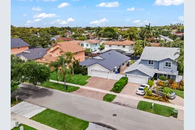 9651 SW 9th Court, Pembroke Pines, FL 33025 - Photo 30