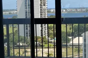 2425 Presidential Way Way, West Palm Beach, FL 33401 - Photo 18