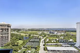 2425 Presidential Way Way, West Palm Beach, FL 33401 - Photo 2