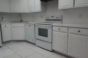 2425 Presidential Way Way, West Palm Beach, FL 33401 - Photo 22