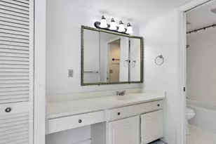 2425 Presidential Way Way, West Palm Beach, FL 33401 - Photo 16