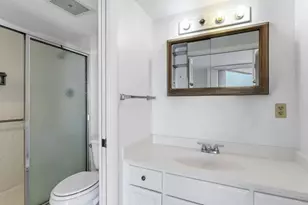 2425 Presidential Way Way, West Palm Beach, FL 33401 - Photo 8