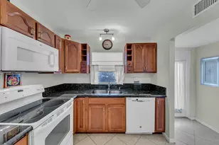 9401 Sunrise Lakes Blvd, Sunrise, FL 33322 - Photo 16