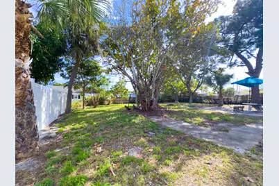 422 N Broadway, Lantana, FL 33462 - Photo 12