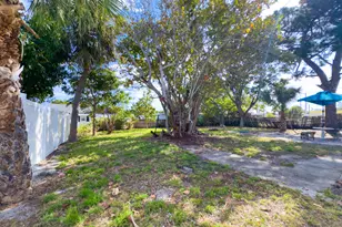 422 N Broadway, Lantana, FL 33462 - Photo 12