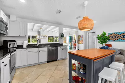 320 Riverdale Road, Palm Springs, FL 33461 - Photo 14