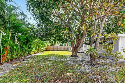 320 Riverdale Road, Palm Springs, FL 33461 - Photo 44