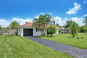 241 SW 13th St, Boca Raton, FL 33432 - Photo 2