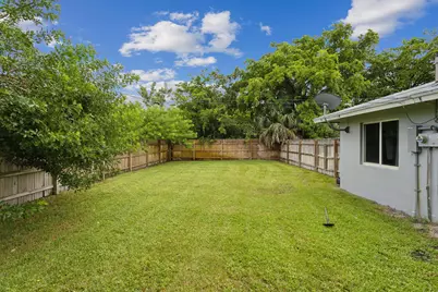 2227 NE 3rd Avenue #2, Delray Beach, FL 33444 - Photo 20