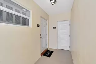 17 Colonial Club Dr, Boynton Beach, FL 33435 - Photo 8