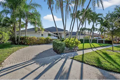 2410 Embassy Drive, West Palm Beach, FL 33401 - Photo 2