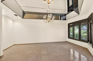 2410 Embassy Dr, West Palm Beach, FL 33401 - Photo 6