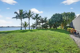 2410 Embassy Dr, West Palm Beach, FL 33401 - Photo 38