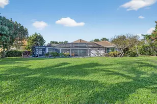 2410 Embassy Dr, West Palm Beach, FL 33401 - Photo 36