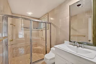 2410 Embassy Dr, West Palm Beach, FL 33401 - Photo 26