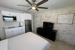 805 NE 23rd Dr, Wilton Manors, FL 33305 - Photo 6