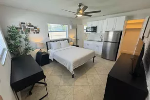 805 NE 23rd Dr, Wilton Manors, FL 33305 - Photo 1