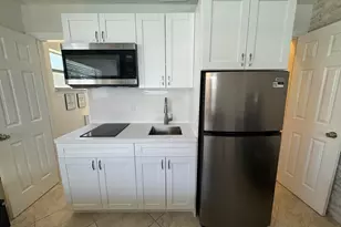 805 NE 23rd Dr, Wilton Manors, FL 33305 - Photo 4