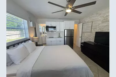 805 NE 23rd Drive, Wilton Manors, FL 33305 - Photo 2