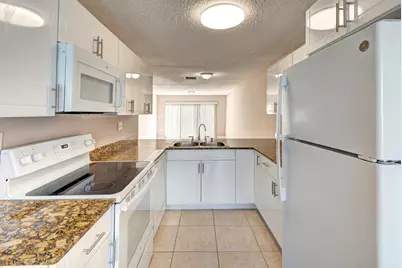 858 Crystal Lake Drive, Deerfield Beach, FL 33064 - Photo 4