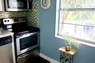 1010 Country Club Dr, Margate, FL 33063 - Photo 4